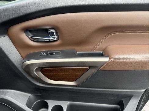 Used 2021 Nissan Titan Platinum Reserve w/ Moonroof Package image 26