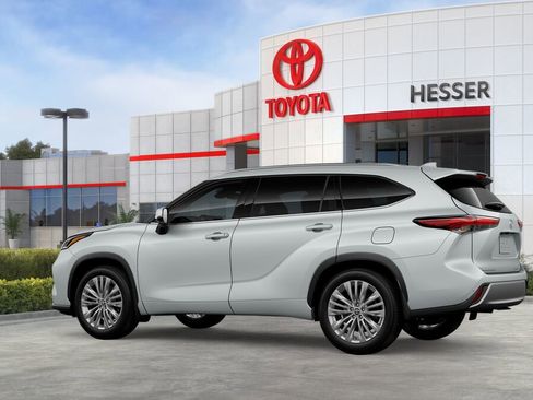 Used 2026 Toyota Highlander Platinum image 5