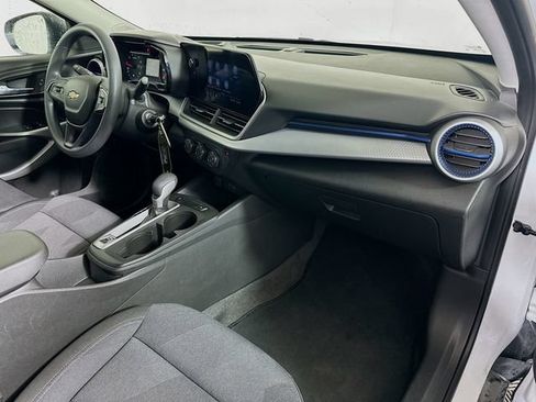 Used 2025 Chevrolet Trax LS FWD image 26