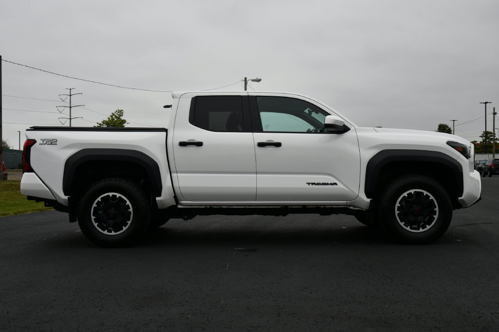 Used 2024 Toyota Tacoma TRD Off-Road AWD/4WD image 8