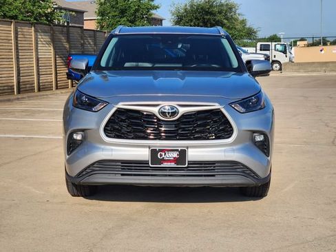 Used 2023 Toyota Highlander XLE FWD image 10