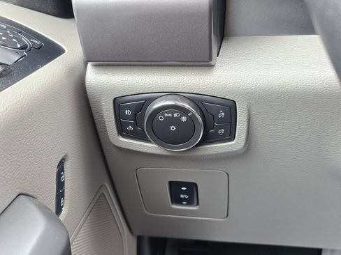 Used 2017 Ford F150 XLT w/ Equipment Group 302A Luxury AWD/4WD image 30