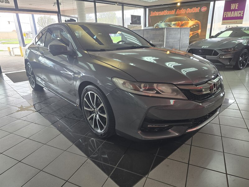 Used 2017 Honda Accord EX image 3