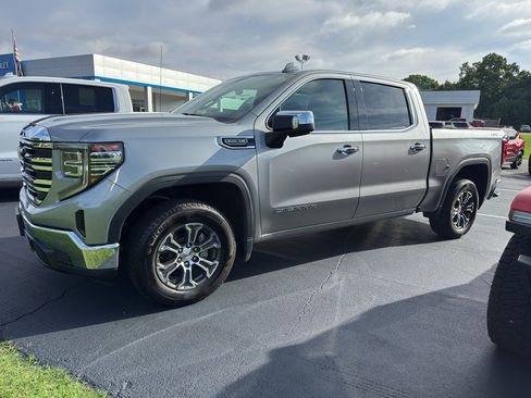 Used 2025 GMC Sierra 1500 SLT AWD/4WD image 3