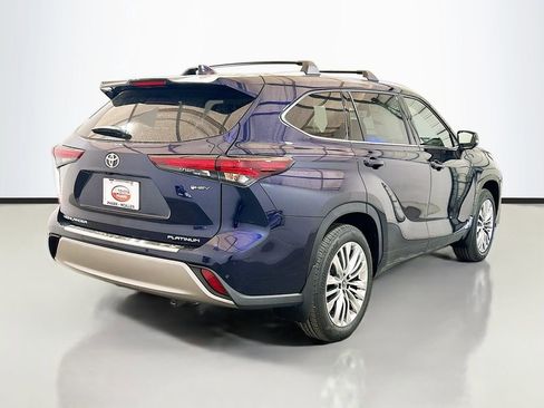 New 2026 Toyota Highlander Platinum image 4