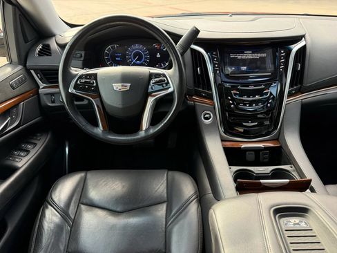 Used 2020 Cadillac Escalade Premium Luxury RWD image 17
