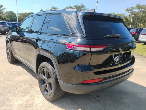 Certified 2023 Jeep Grand Cherokee Altitude AWD/4WD image 7