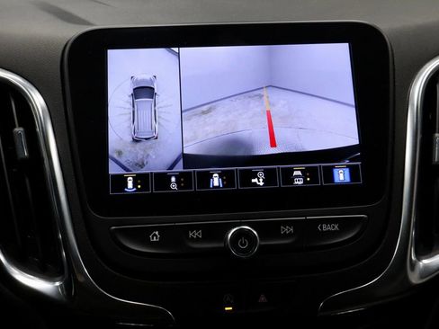 Used 2024 Chevrolet Equinox LT image 2