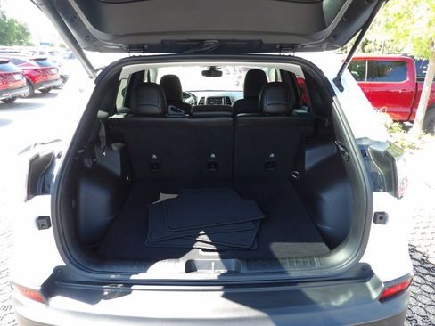 Used 2021 Jeep Cherokee Latitude Lux w/ Comfort/Convenience Group FWD image 24