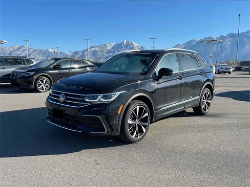 Used 2022 Volkswagen Tiguan SEL R-Line image 1