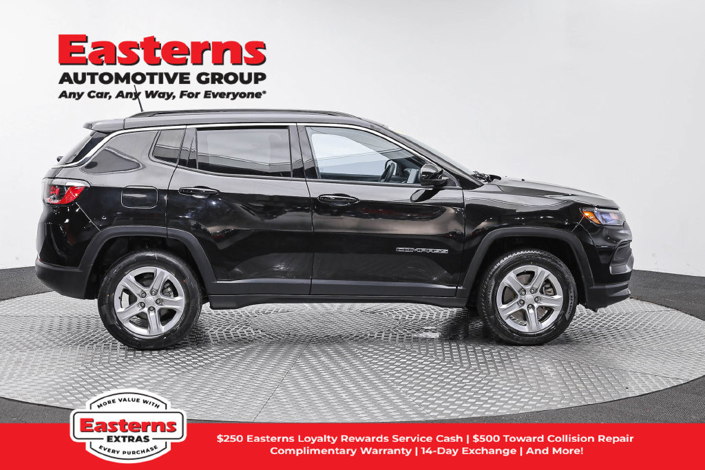 Used 2023 Jeep Compass Latitude AWD/4WD image 5