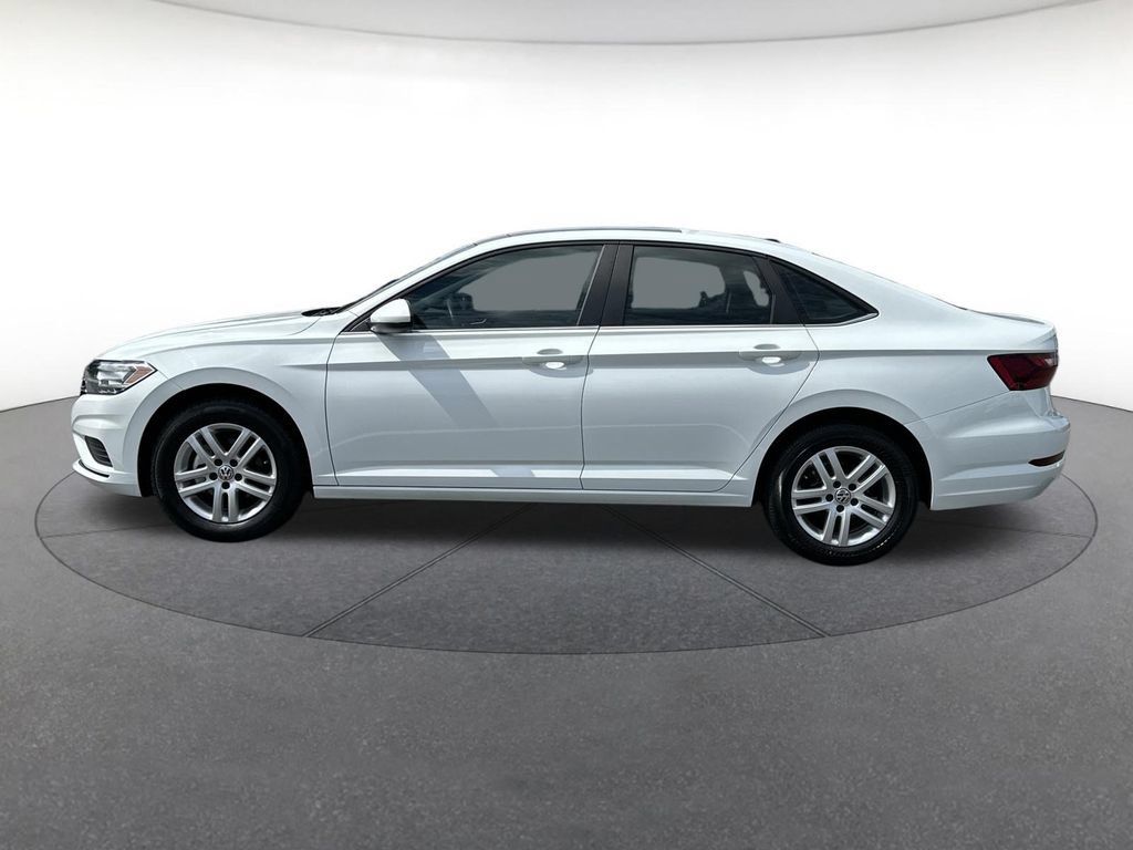 Used 2021 Volkswagen Jetta SE FWD image 2
