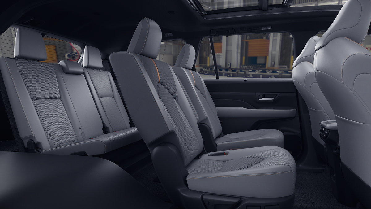 New 2026 Toyota Grand Highlander AWD Hybrid image 2
