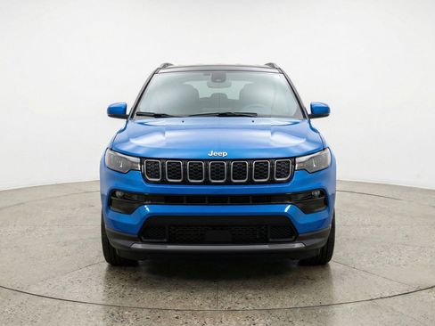 Used 2025 Jeep Compass Limited AWD/4WD image 2