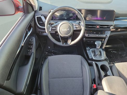 Certified 2025 Kia Seltos S FWD image 9