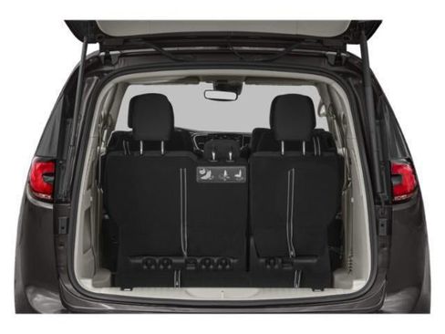 Used 2023 Chrysler Pacifica Touring-L FWD image 11