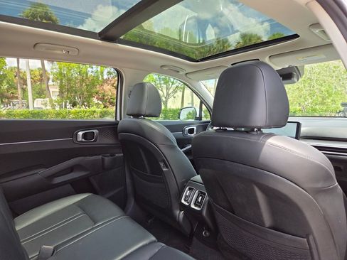 Used 2025 Kia Sorento S w/ Panoramic Sunroof Package FWD image 17