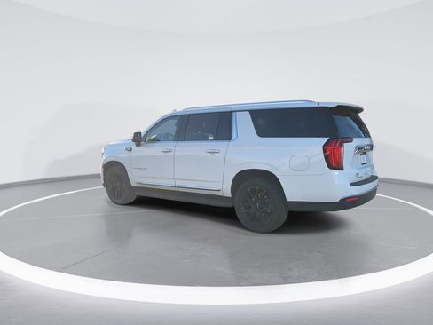 Used 2022 GMC Yukon XL SLT w/ SLT Luxury Package image 6