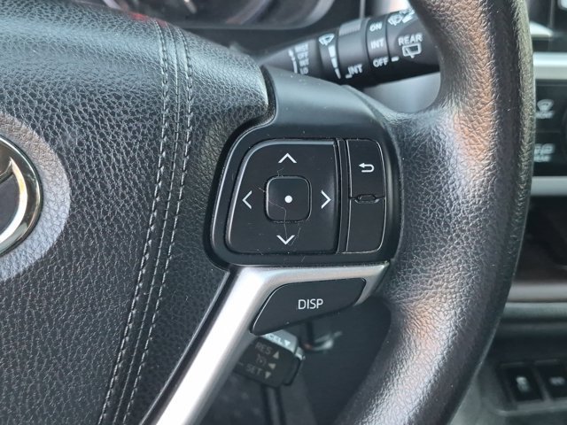 Used 2016 Toyota Highlander LE FWD image 25