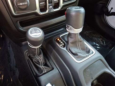 Used 2022 Jeep Wrangler Unlimited Sahara w/ Cold Weather Group image 15