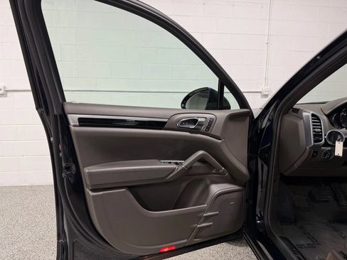 Used 2016 Porsche Cayenne AWD/4WD image 9