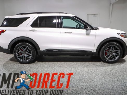 Used 2025 Ford Explorer ST AWD/4WD image 6