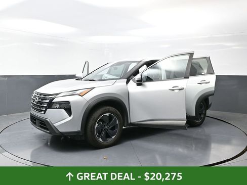 Used 2024 Nissan Rogue SV image 58