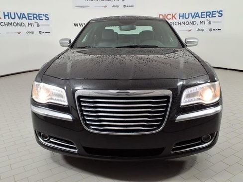 Used 2013 Chrysler 300 C RWD image 2