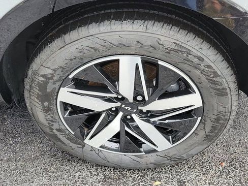 Used 2023 Kia Sorento EX w/ Panoramic Sunroof Package FWD image 8
