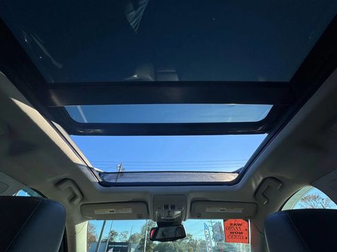 Used 2011 Cadillac SRX Luxury image 25