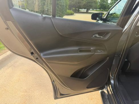 Used 2019 Chevrolet Equinox LT w/ Lights and Bright Package FWD image 18