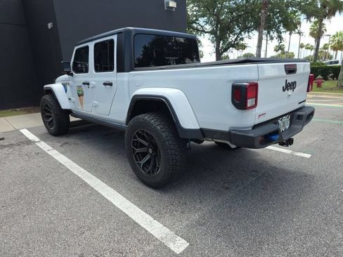 Used 2023 Jeep Gladiator Sport AWD/4WD image 2