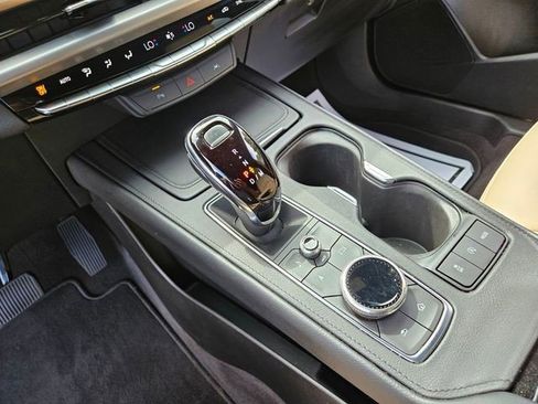 Certified 2025 Cadillac XT4 Premium Luxury image 28