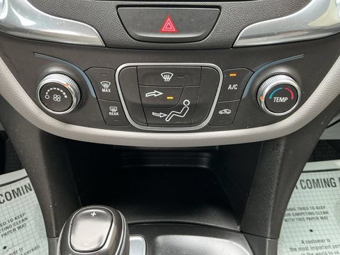 Used 2020 Chevrolet Equinox LS w/ LPO, Floor Liner Package FWD image 16