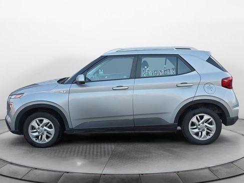 Used 2020 Hyundai Venue SEL image 2