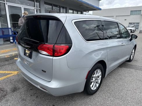 Used 2023 Chrysler Voyager LX FWD image 8
