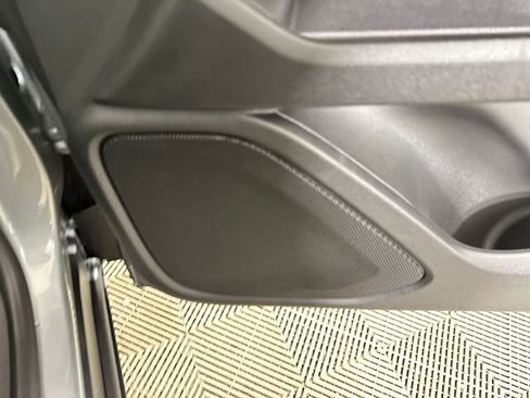 Used 2023 GMC Terrain SLT image 29