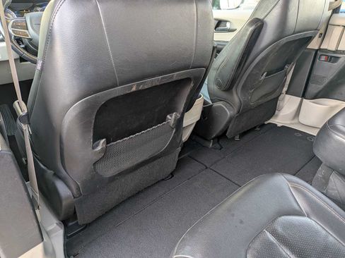 Used 2020 Chrysler Pacifica Touring-L FWD image 16