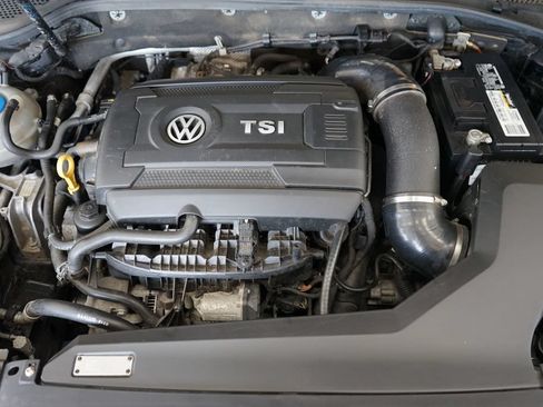 Used 2018 Volkswagen GTI SE FWD image 45