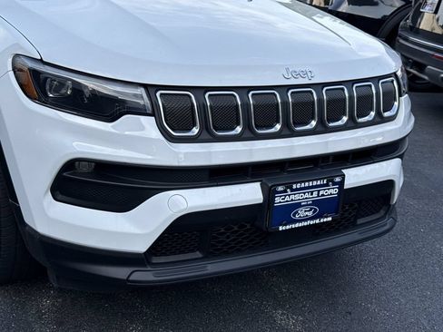 Used 2022 Jeep Compass Latitude w/ Sun and Sound Group AWD/4WD image 8