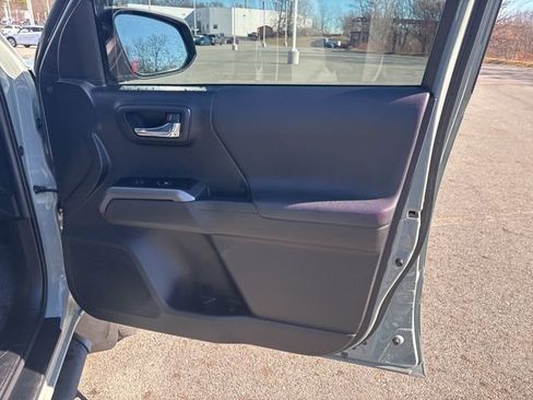 Certified 2023 Toyota Tacoma TRD Off-Road w/ Technology Package image 9