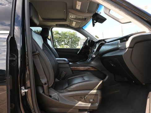 Used 2020 Chevrolet Suburban LT AWD/4WD image 25