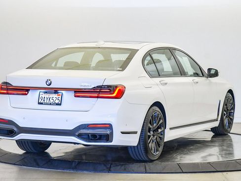 Certified 2022 BMW 740i w/ M Sport Package image 4