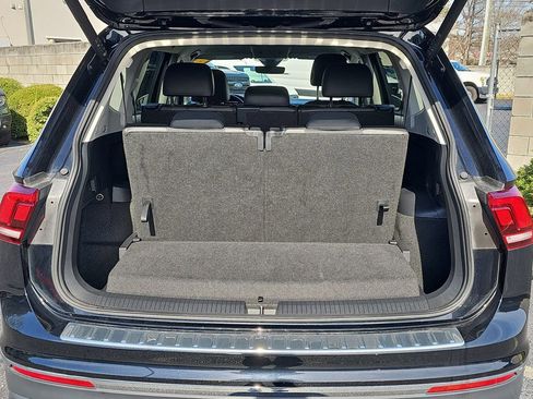 Used 2024 Volkswagen Tiguan SE image 16