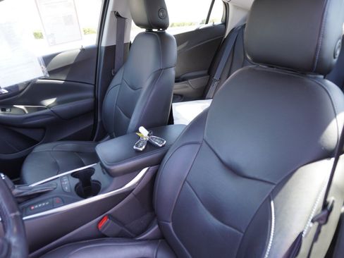 Used 2018 Chevrolet Volt Premier w/ Driver Confidence Package FWD image 21