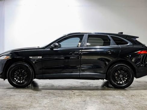 Used 2017 Jaguar F-PACE image 24