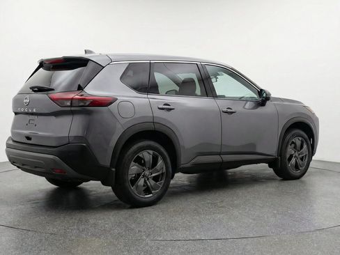 Used 2025 Nissan Rogue SV FWD image 9