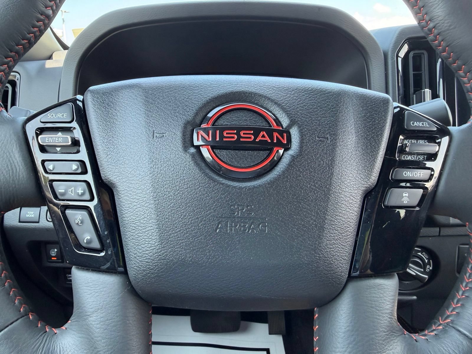 Used 2025 Nissan Frontier PRO-4X w/ Pro Convenience Package AWD/4WD image 15