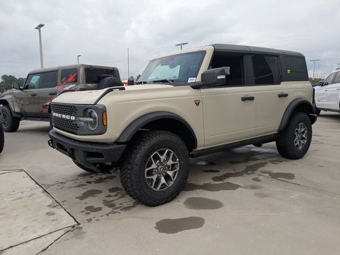 New 2025 Ford Bronco Badlands image 7