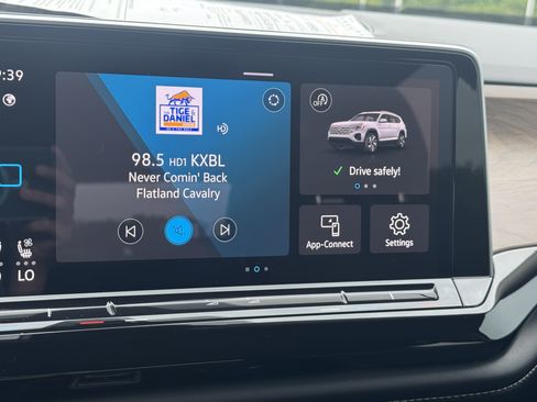 Used 2024 Volkswagen Atlas SE w/ Black Wheel Package FWD image 31